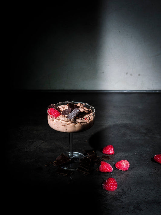Chokladfluff med POW kasein choklad, hackad choklad och hallon. En minut med elvispen. Direkt i soffan.