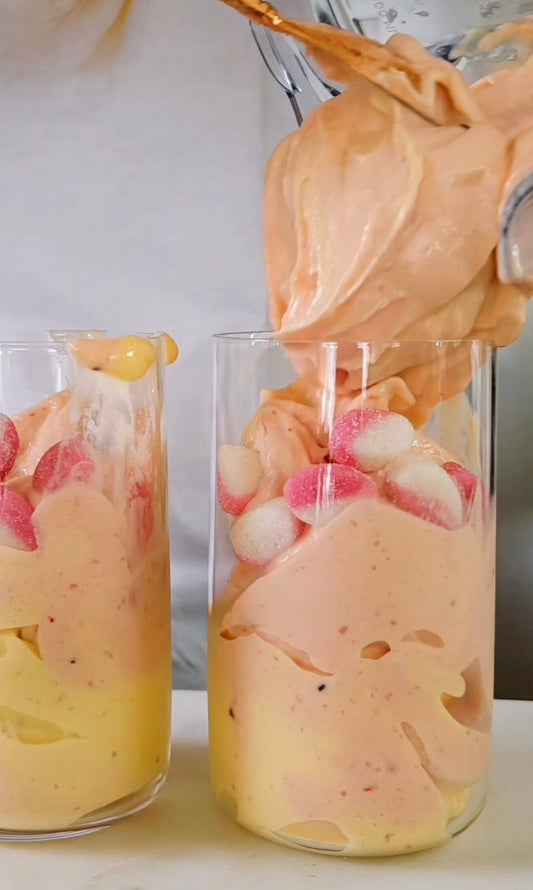 Nicecream med Bubs sour strawberry vanilla, banan och mango, gjord med POW kaseinprotein vanilj