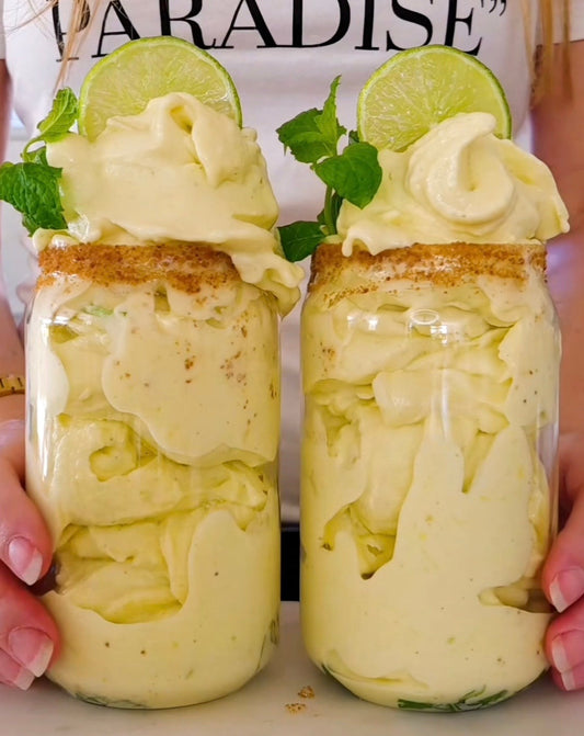 Hugo Spritz-inspirerad nicecream med fläder, lime och mynta, gjord med POW clear whey citron