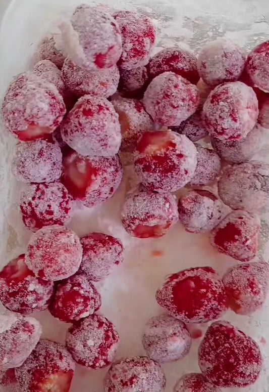 Frysta jordgubb- och citronproteinsnacks gjorda med POW Clear Whey Citron