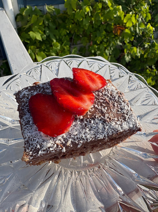 proteinrik kärleksmums med chokladfrosting och riven kokos