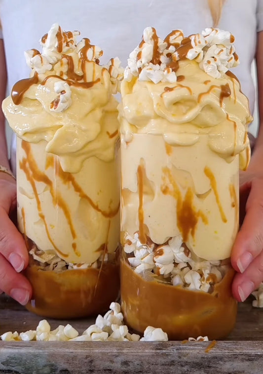 Majscream med popcorn och jordnötssmör, gjord med POW kaseinprotein vanilj