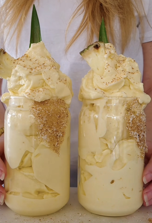 Piña colada-nicecream med ananas, mango och kokos, gjord med POW kaseinprotein vanilj"