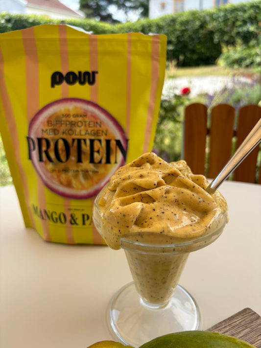 Krämig nice cream med biffprotein, kollagen, mango och passionsfrukt i en skål
