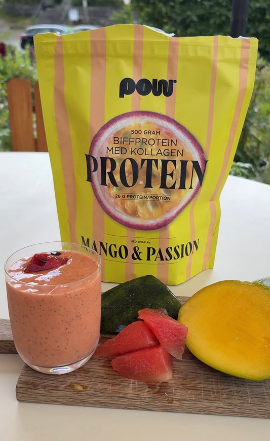 Rosaröd vattenmelonsmoothie med biffprotein i ett glas