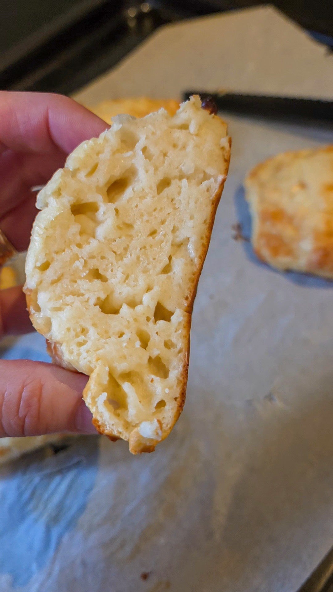 Mjuka scones utan smör – redo på under 25 minuter och med protein i varje tugga.